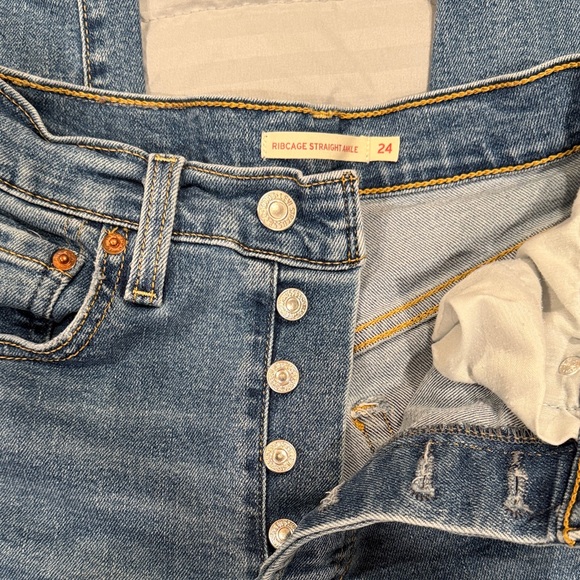 Levi's Light Blue Straight Leg Women's Jeans - Picture 2 of 3